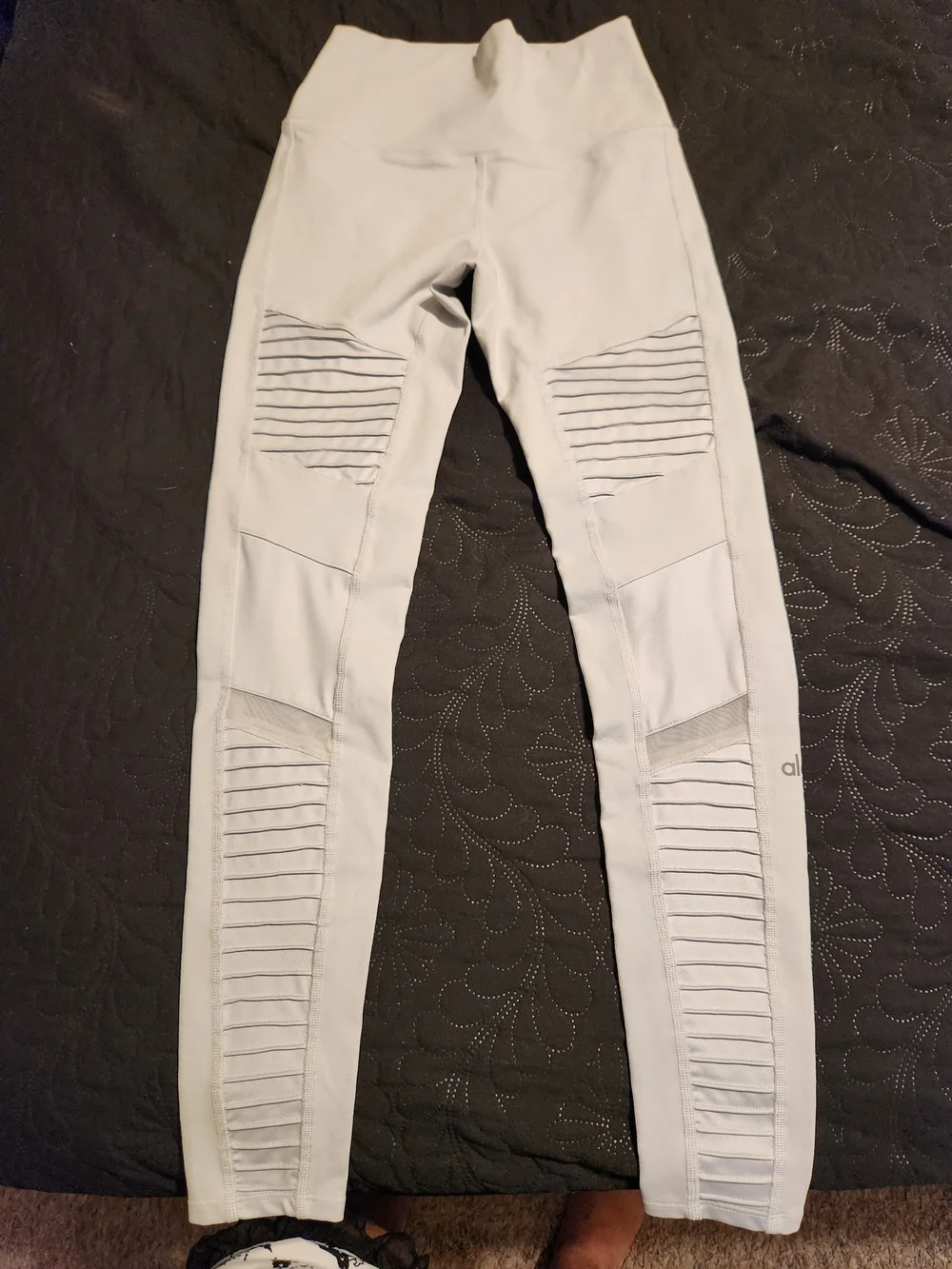 ALO Yoga Light Gray Moto Ribbed Jeggings